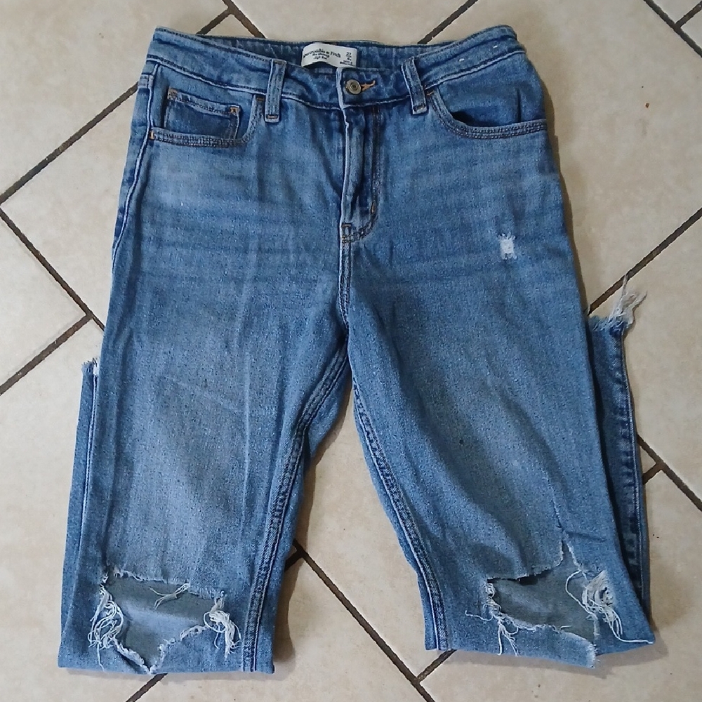 ABERCROMBIE & FITCH Womens Size 4 Distressed Cropped Denim Jeans